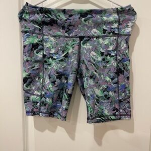 Lululemon Women's Floral Patterned Shorts Size 8